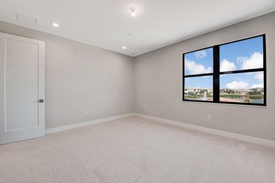 Lakefront luxury in this 5-bed single-family home in Avenir, new - photo 59