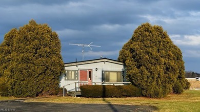 Lake Roaming Rock Home For Sale in Rome Ohio