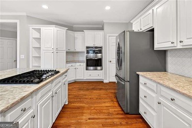 MOTIVATED SELLER! PRICE IMPROVEMENT! This home is for SALE or - photo 8