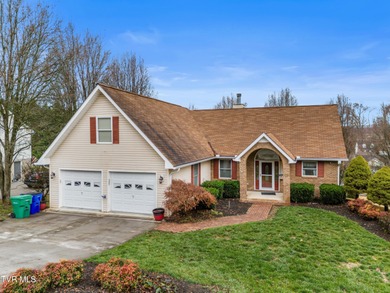 Spacious 5-bedroom, 3-bathroom home located on the desirable - photo 2