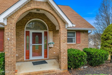 Spacious 5-bedroom, 3-bathroom home located on the desirable - photo 3