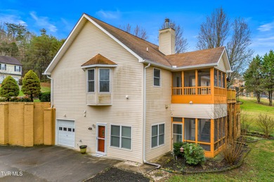 Spacious 5-bedroom, 3-bathroom home located on the desirable - photo 5