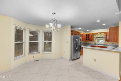 Spacious 5-bedroom, 3-bathroom home located on the desirable - photo 9