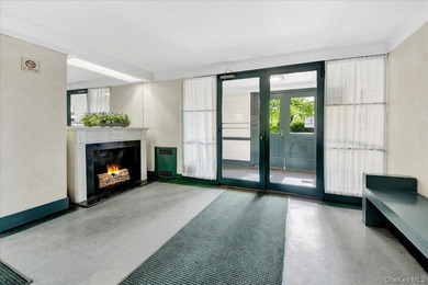 Back on the market, best deal in Riverdale! Spacious and - photo 3