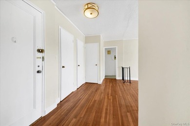 Back on the market, best deal in Riverdale! Spacious and - photo 8