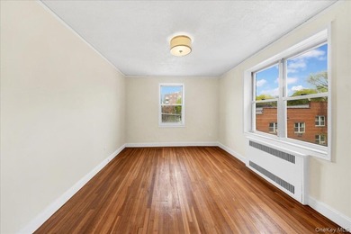 Back on the market, best deal in Riverdale! Spacious and - photo 9