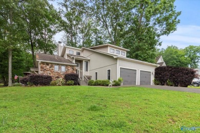 Lake Home For Sale in Guntersville, Alabama