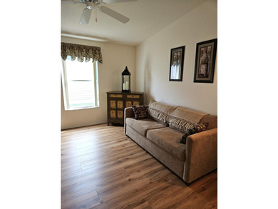 Well-designed Islander model home on a lovely, shaded golf front - photo 13