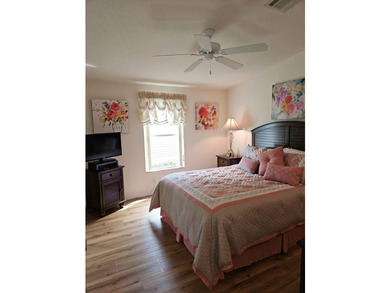 Well-designed Islander model home on a lovely, shaded golf front - photo 20