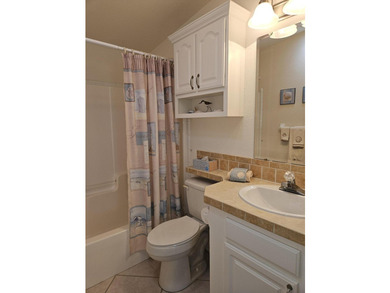 Well-designed Islander model home on a lovely, shaded golf front - photo 22