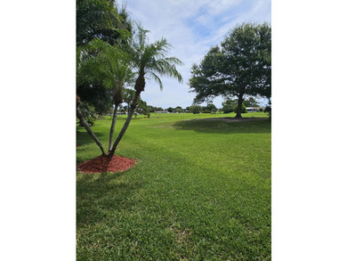 Well-designed Islander model home on a lovely, shaded golf front - photo 27