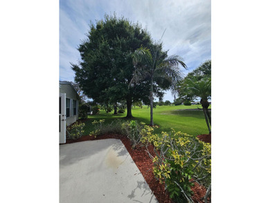 Well-designed Islander model home on a lovely, shaded golf front - photo 32