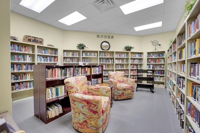 Well-designed Islander model home on a lovely, shaded golf front - photo 41