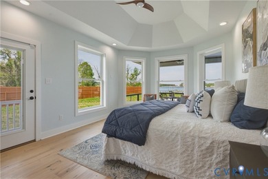 Resort style living with WOW factor and BIG Water Views!  Custom - photo 40
