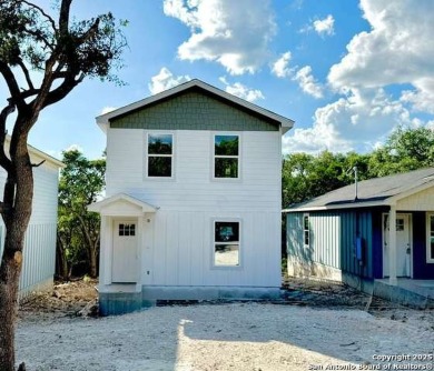 Lake Home For Sale in Canyon Lake, Texas
