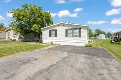 Charming 2 bedroom and 2 full-bath mobile home in the Brockport - photo 2