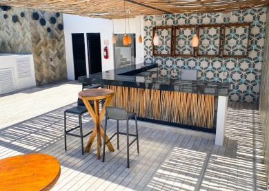 Prime Location 2-Bedroom Apartment Steps from Quinta Avenida &