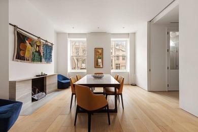 Located on a picturesque, tree-lined townhouse block in Cobble - photo 1