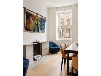 Located on a picturesque, tree-lined townhouse block in Cobble - photo 3