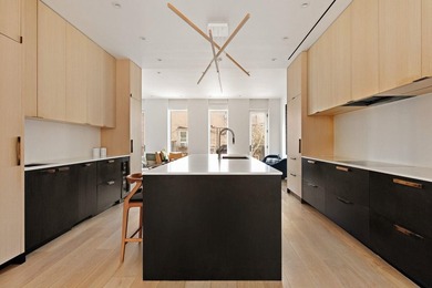 Located on a picturesque, tree-lined townhouse block in Cobble - photo 4