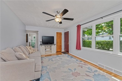 Lovingly maintained Ranch in Irondequoit! Step inside to a - photo 3