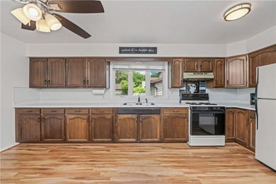 Lovingly maintained Ranch in Irondequoit! Step inside to a - photo 6