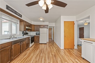 Lovingly maintained Ranch in Irondequoit! Step inside to a - photo 7