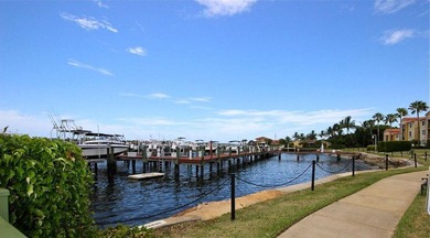 Exceptional opportunity to purchase a 2 bedroom 1 bath condo in - photo 21
