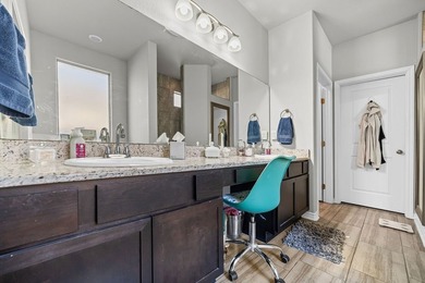 Thoughtfully designed and impeccably maintained, this 4-bedroom - photo 23