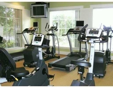 Exceptional opportunity to purchase a 2 bedroom 1 bath condo in - photo 25