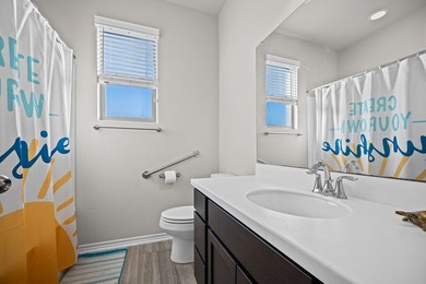 Thoughtfully designed and impeccably maintained, this 4-bedroom - photo 30