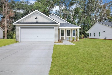Welcome to your dream home! This elegant 3-bedroom, 2-bathroom - photo 2