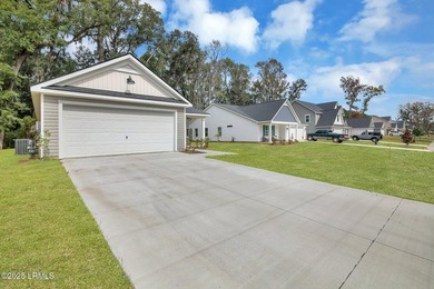 Welcome to your dream home! This elegant 3-bedroom, 2-bathroom - photo 3