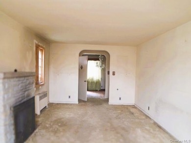 Throggs Neck - Two-Family Detached Brick Home Opportunity awaits - photo 3