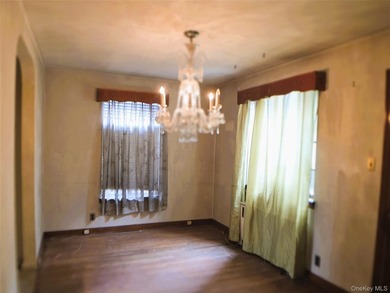 Throggs Neck - Two-Family Detached Brick Home Opportunity awaits - photo 4
