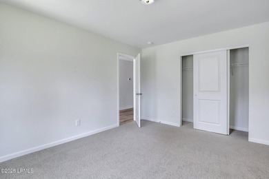 Welcome to your dream home! This elegant 3-bedroom, 2-bathroom - photo 6