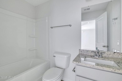 Welcome to your dream home! This elegant 3-bedroom, 2-bathroom - photo 9