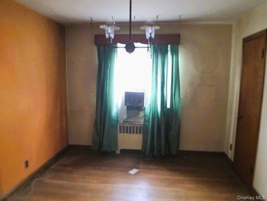 Throggs Neck - Two-Family Detached Brick Home Opportunity awaits - photo 9