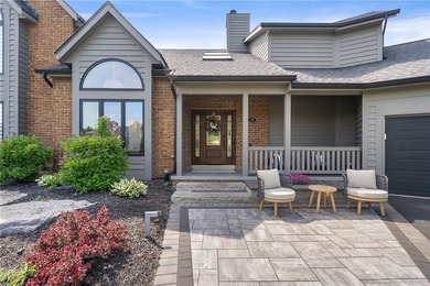 Welcome to 25 Country Wood Landing, where luxury, craftsmanship - photo 2
