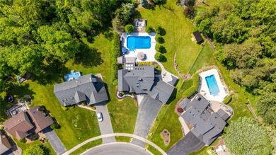 Welcome to 25 Country Wood Landing, where luxury, craftsmanship - photo 3