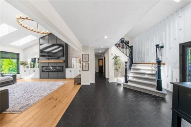 Welcome to 25 Country Wood Landing, where luxury, craftsmanship - photo 4
