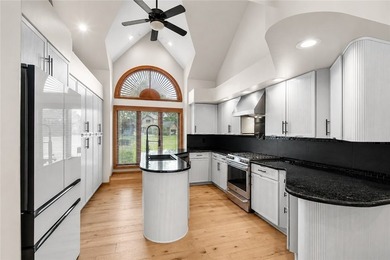 Welcome to 25 Country Wood Landing, where luxury, craftsmanship - photo 10