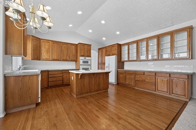 Quality Built Custom one-level home that backs to Kelly Creek - photo 7