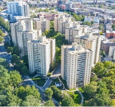 JUST IN THIS 2 BEDROOM APARTMENT WITH OPEN KITCHEN CONCEPT IS - photo 1