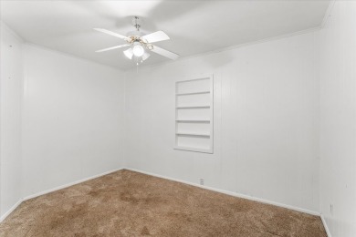 Lovely 4-Bedroom, 2-Bathroom Home in Cedarview Estates Lake