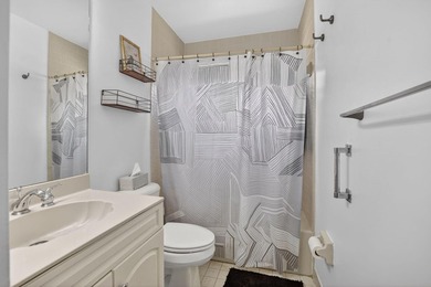 Welcome to this spacious 5-bed, 2-bath home offering 2,269 sqft - photo 32