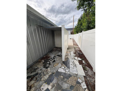Welcome to 1708 E Main Street, Lakeland, FL! This beautifully - photo 40