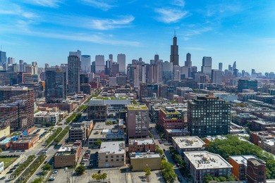 BEST VALUE PENTHOUSE WITH PRIVATE ROOFTOP IN THE WEST LOOP! LAST