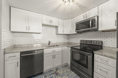 Beautifully updated corner unit in the sought after Cove Landing - photo 7