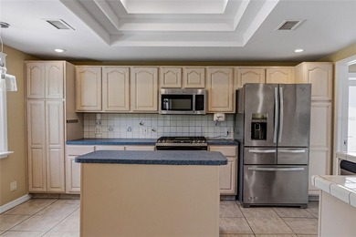 Welcome to this well maintained 3-bedroom, 2-bathroom Pool home - photo 11